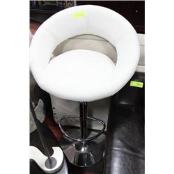 SHOWHOME WHITE LEATHERETTE HYDRAULIC LIFT BAR