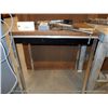 Image 1 : METAL TABLE