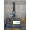 Image 1 : # 653 STAND BASE