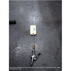 AIR CHUCK W/ 4' EXTENSION