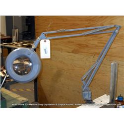 MAGNIFYING LIGHT