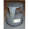 Image 1 : MOBILE FOOT STOOL