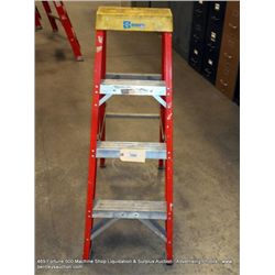 BAUER 4' STEP LADDER