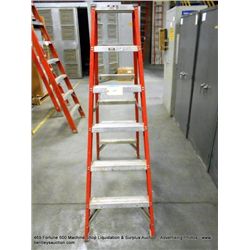 LOUISVILLE FM1006 6' FIBERGLASS STEP LADDER