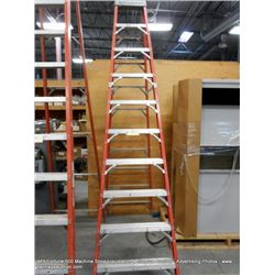 LOUISVILLE FS1110 10' FIBERGLASS STEP LADDER