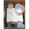 Image 1 : BOX: 2.5 QUART MIX 'N MEASURE TUBS