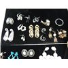 Image 5 : LOT 30 ASSORTED PIERCED EARRINGS