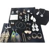 Image 2 : LOT 25 ASSORTED PIERCED EARRINGS