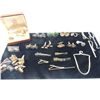 Image 2 : LOT 32 ASSORTED CUFFLINKS & TIE CLIPS