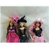 Image 2 : LOT 3 HALLOWEEN BARBIES