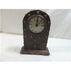 VINTAGE METAL DESK CLOCK