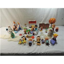 PEANUTS A CHARLIE BROWN CHRISTMAS FIGURE SET