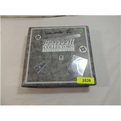 BINDER FULL BASEBALL PLAYER CARDS