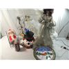 Image 1 : BOX LOT ASSORTED CHRISTMAS DECORATIONS