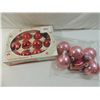 Image 1 : LOT 17 VINTAGE RED & PINK ORNAMENTS