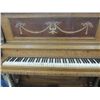 Image 2 : ANTIQUE SCHUMANN #10591 QTR SAW OAK UPRIGHT PIANO