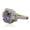 Image 2 : 14KT Yellow Gold 2.24ct Tanzanite and Diamond Ring