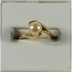 10k YELLOW GOLD FASHION RING "PEARL LOOK" SIZE 6 3/4 (2.1 dwt)