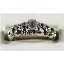 10k WHITE GOLD CZ RING KNOTTED DESIGN ON BAND (2.8 dwt)