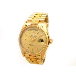 36mm Rolex 18K Yellow Gold Oyster Perpetual Daydate Watch. Champagne Dial. 18K Yellow Gold Bark Fini