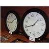 Image 1 : 2 LARGE BATTERY POWERED QUARTZ WALL CLOCKS
