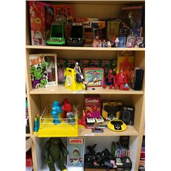 VINTAGE ALIEN SUPER HERO TOY & VIDEO GAME COLLECTION