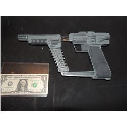 V 1983 SCREEN USED ALIEN BLASTER RAY GUN