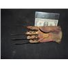 Image 2 : A NIGHTMARE ON ELM STREET 4 THE DREAM MASTER REPLICA FREDDY KRUGER GLOVE 1