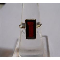 2.980g  Ring of Garnet Made in 925 Silver