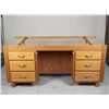 Image 2 : 1950s Chevrolet Rear End Desk