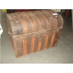 DOME TOP TRAVELLERS STEAMER TRUNK WITH WARDROBE COMPARTMENTS INSIDE