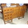 Image 2 : 6PC EARLY 1900S OAK DINING ROOM SUITE; DRAW LEAF TABLE WITH 4 CHAIRS AND MATCHING SIDEBOARD