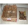 Image 1 : ONE BOX OF 18 VINTAGE LEG HOLD ANIMAL TRAPS AND A BOX OF 16 VINTAGE BRASS WEIGH SCALES