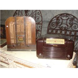 GENERAL ELECTRIC ANTIQUE TABLE RADIO AND A PHILCO ANTIQUE TABLE RADIO