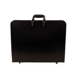 Big Eyes Margaret Keane (Amy Adams) Movie Props