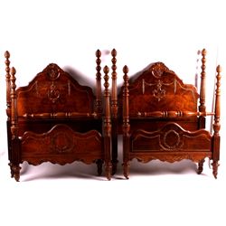 1929-1935 Huntley Simmons Twin Beds This is a pair