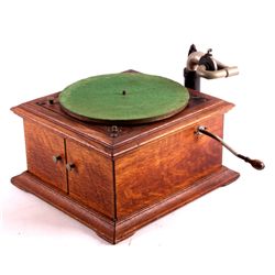 Antique Victor "Talking Machine" Phonograph This i