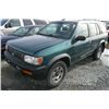Image 1 : 96 Nissan Pathfinder 4 Dr  4WD SUV - LS - DRIVE