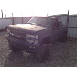 98 Chevrolet C/K 1500 Series 2 Dr  4WD Extended Cab LB - ST - DRIVE