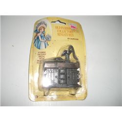 VINTAGE OLD FASHIONED MINIATURES *SINK WITH WATER SPOUT* DIE-CAST METAL IN ORIGINAL PACKAGE*!!