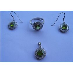 Set of Ring,Earring And Pendant, Stone: Peridot, Weight : 10.550g, Made In 925 Silver