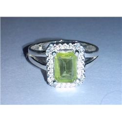 2.620g Ring of Peridot and CZ Sterling 925 Silver