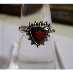 2.830g  Ring of Garnet Made in 925 Silver