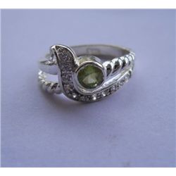 4.540g  Ring of Peridot Made in 925 Silver