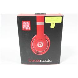 BEATS STUDIO HEADPHONES ON CHOICE : RED