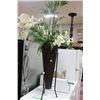 Image 1 : SHOWHOME ARTIFICIAL FLOWERS W VASE