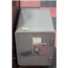 Image 1 : SENTRY SAFE W COMBO