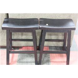 PAIR OF BLACK BAR STOOLS