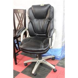 BLACK LEATHER OFFICE CHAIR