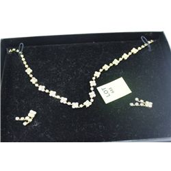 GOLD EARRING AND NECKLACE SET